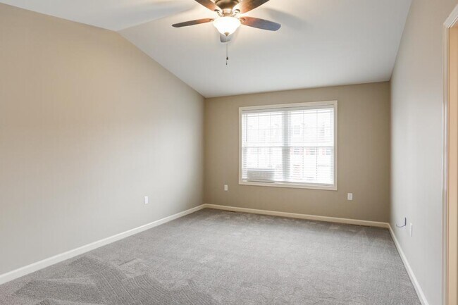 Building Photo - 42 Brook Side Dr