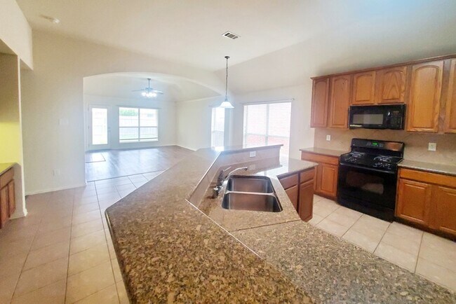 Building Photo - Wonderful 3-2-2 in Crowley ISD!