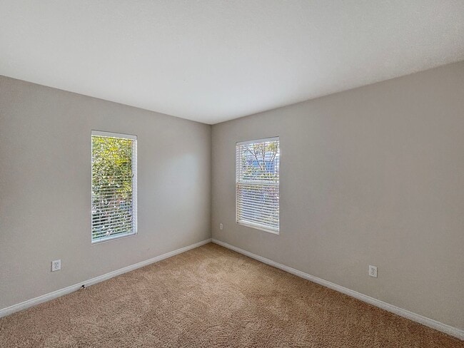 Building Photo - Beautiful 2B/2.5BA in Gated Community w/ A...