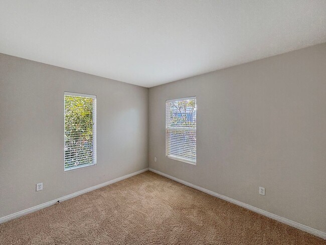 Building Photo - SD: Bright 2BD/2.5BA Townhome in Point Loma with Fireplace, Private Balcony & Tandem Garage