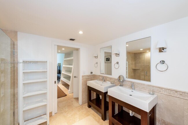 Building Photo - 141 Crandon Blvd