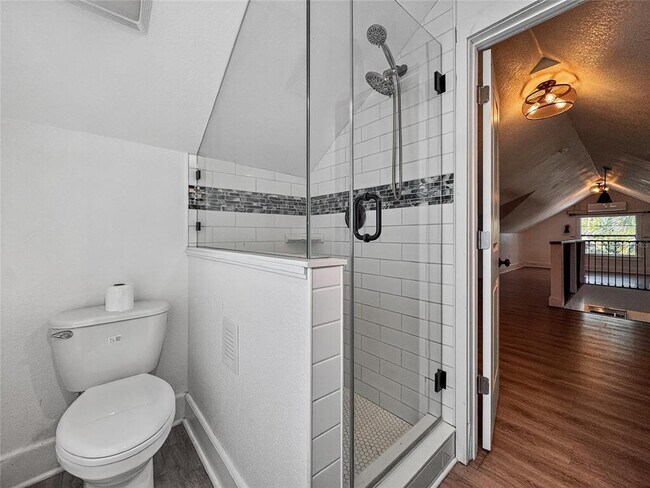 Building Photo - 1016 E Washington Ave