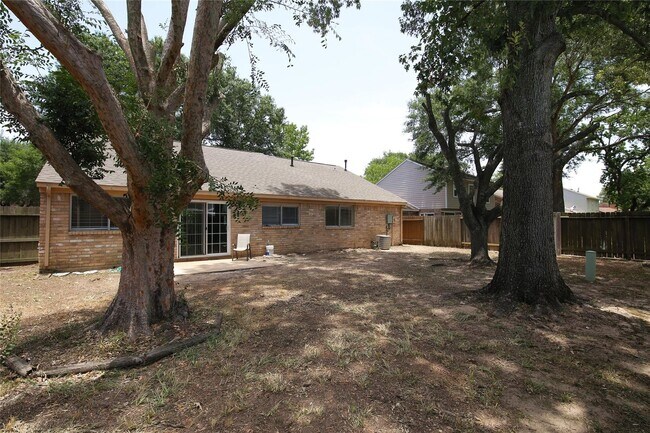 Building Photo - 18203 Brooknoll Dr