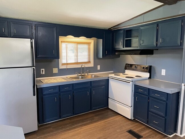 Building Photo - 2 bed 2 bath mobile home