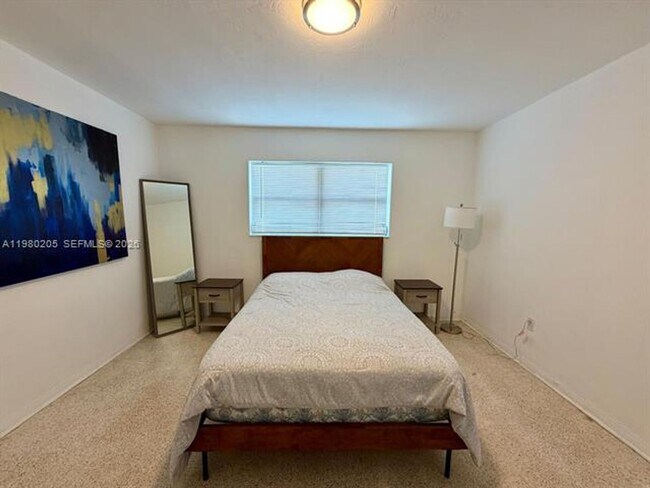 Building Photo - 1135 101st St