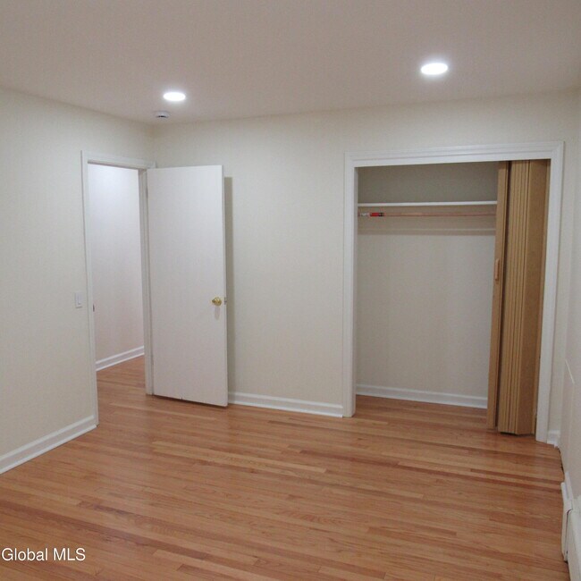 Building Photo - 5 Sunset Dr