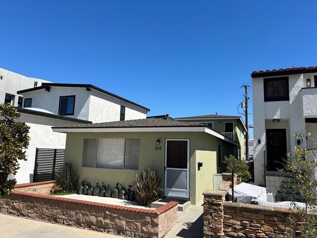 Building Photo - WONDERFULLY LOCATED DWNSTRS 1BD 1BA STUDIO IN OLD TOWN SEAL BEACH!