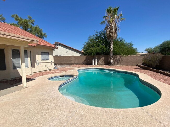 Building Photo - 3 Bedroom 2.5 Bathroom with a Pool in Garden Lakes