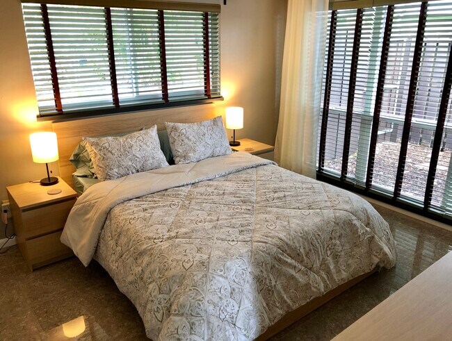 Building Photo - 2164 NE 27th Dr