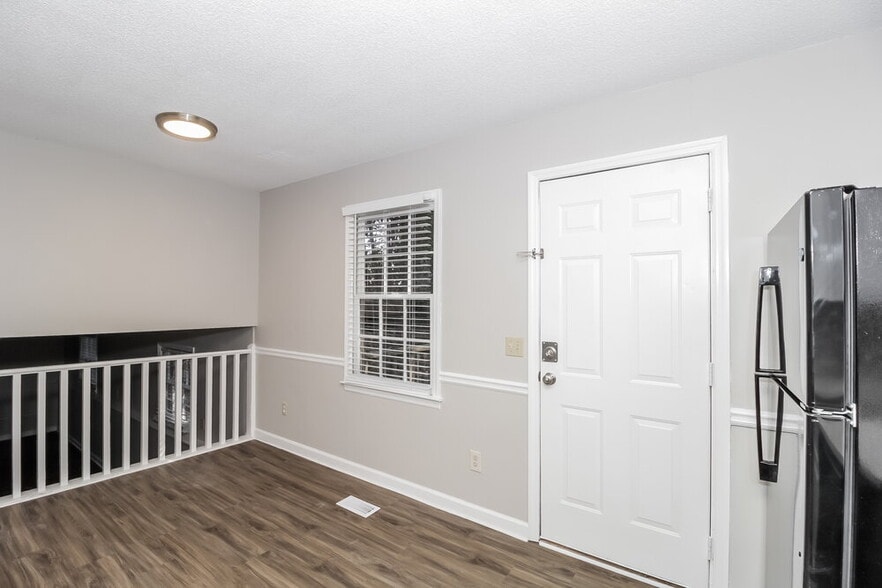 Building Photo - 2737 Pine Mountain Cir