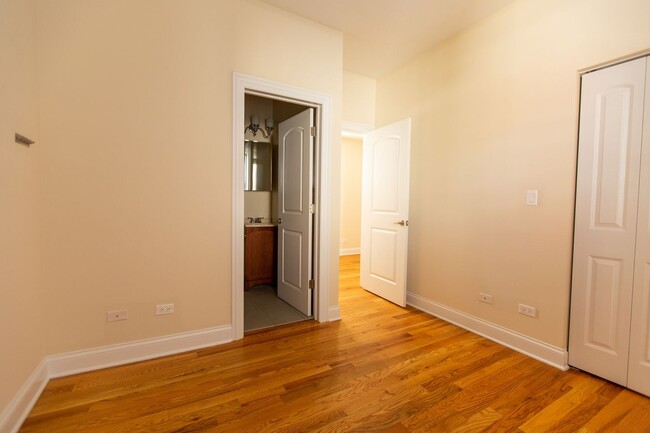 Building Photo - 2222 W Belden Ave