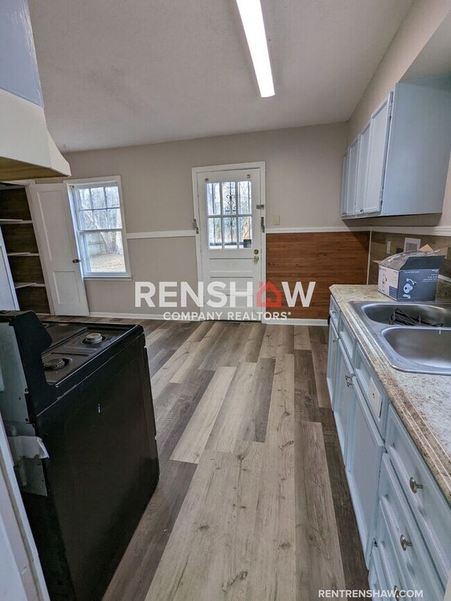 Building Photo - Completely Upgraded Property - Move in Ready!