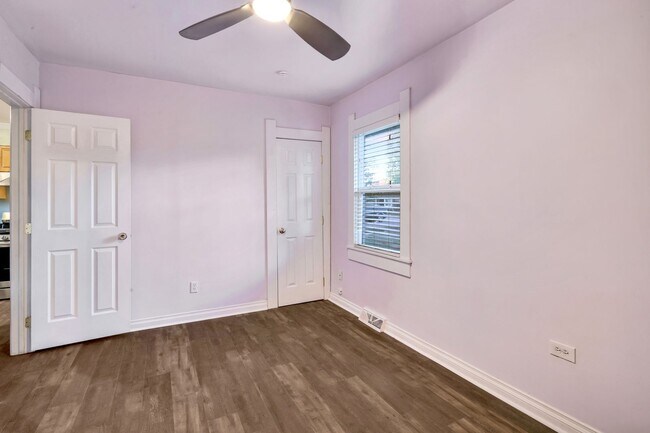 Building Photo - Charming 1924 Bungalow! 3 bedrooms and 1 b...