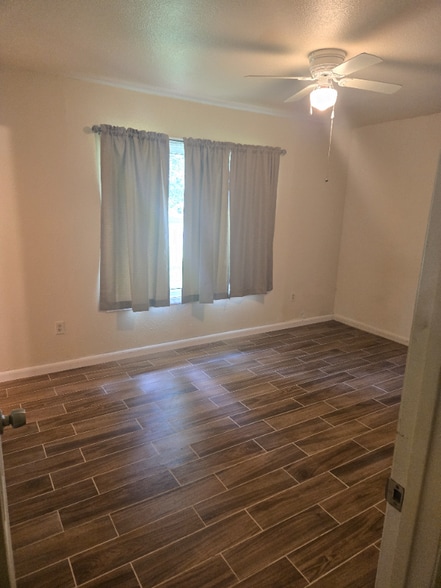 Building Photo - 6833 Myrtlewood Rd