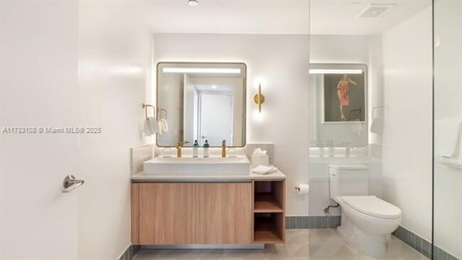 Building Photo - 601 NE 1st Ave