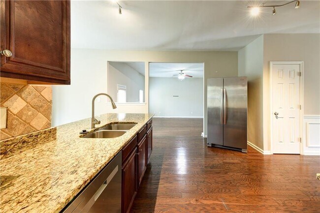 Building Photo - 635 Moonlight Way