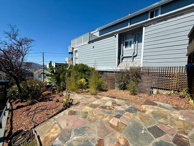 Building Photo - 1053 De Haro St