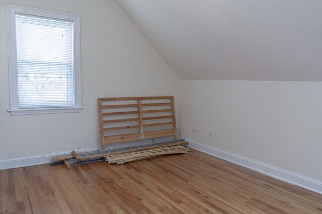 Building Photo - 1720 W Beach Ave
