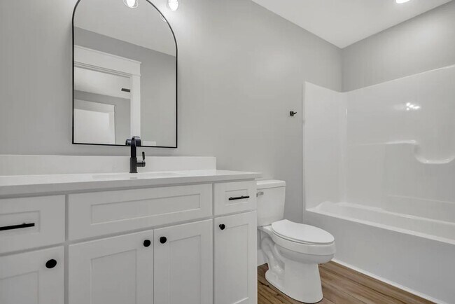 Building Photo - 307 W Kenwood Dr