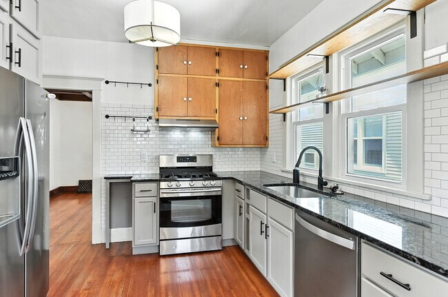 Building Photo - 2965 Harris Street