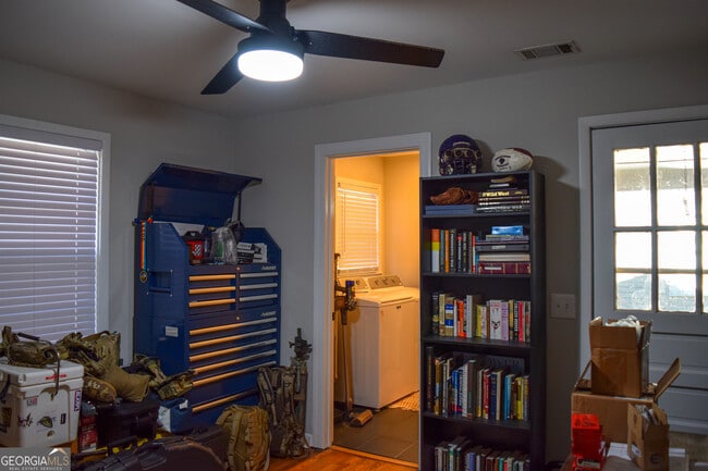 Building Photo - 1021 Old Bishop Rd