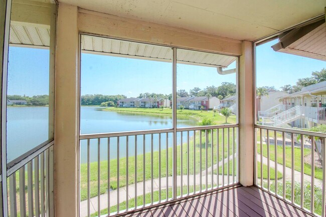 Building Photo - Lake Front 1BR + Den -Move In Special Available