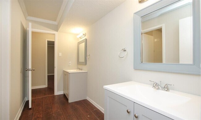 Building Photo - 9426 Chartermoss Cir