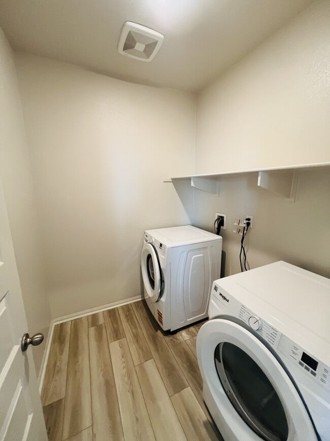 Building Photo - 40383 Birchfield Dr