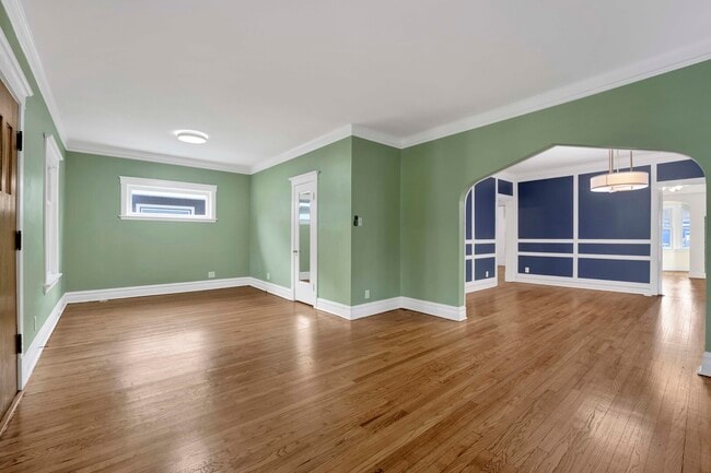 Building Photo - 636 S Euclid Ave