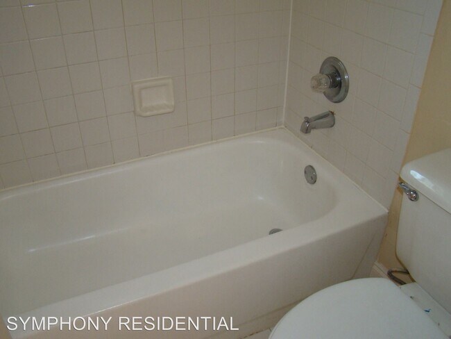 Building Photo - 11550-11584 NW 39th St