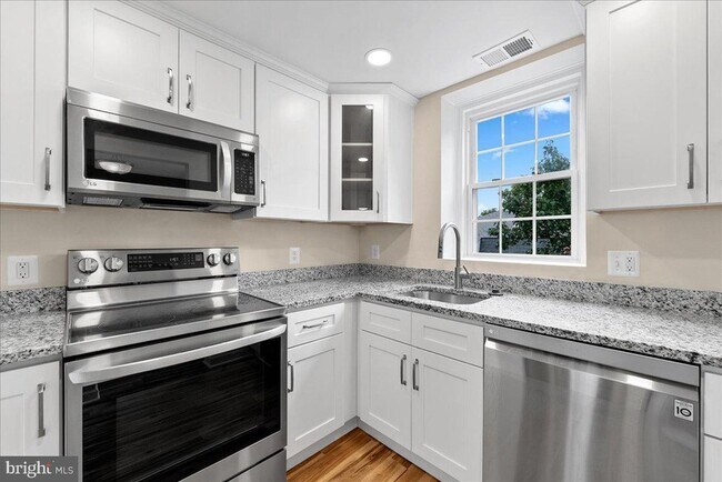 Building Photo - 4812 30th St S