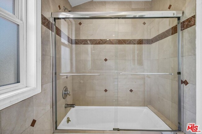 Building Photo - 1515 Outlook Cir