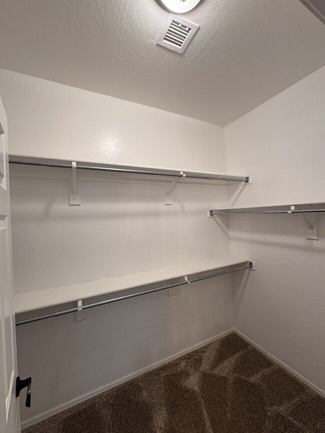 Building Photo - 30031 N Little Leaf Dr