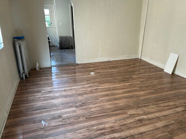 Dinning Room Huge - 121 Morris Ave