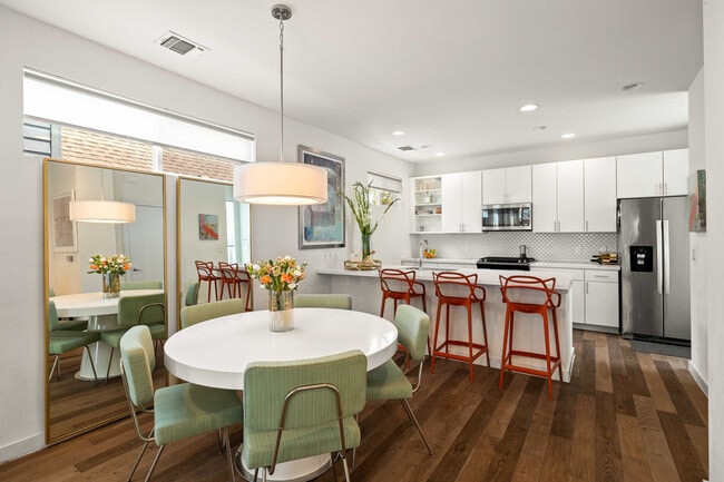 Building Photo - 3109 Aldwyche Dr