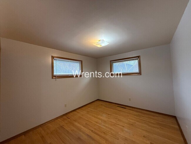 Building Photo - Now Available: Spacious 4-Bed, 2-Bath Home in Town & Country