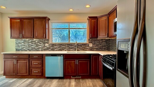 Building Photo - 10 Rugby Ct