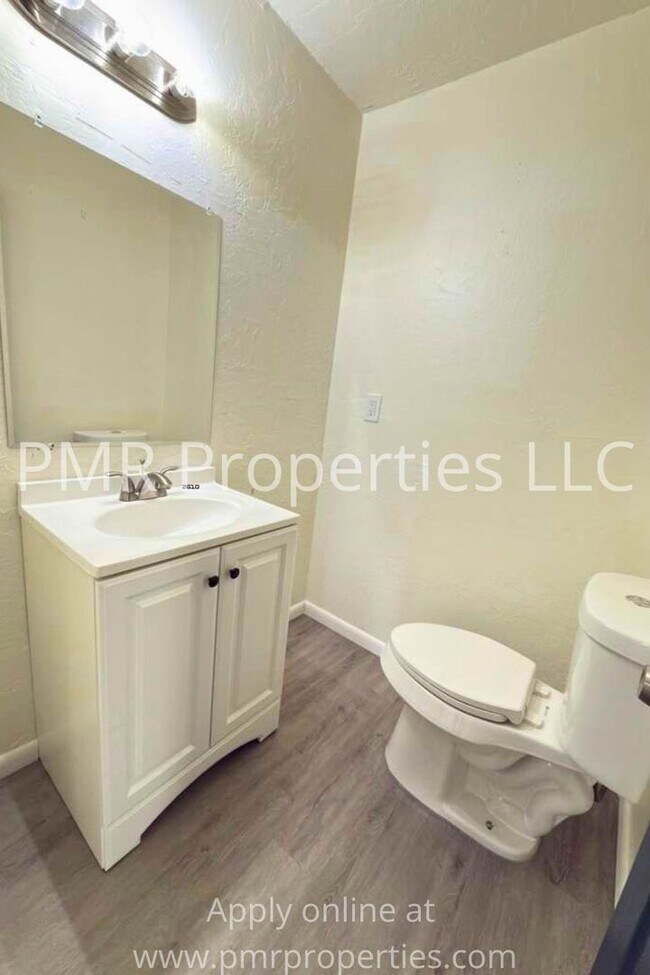 Building Photo - 3 Bedrooms / 1.5 Bathrooms House