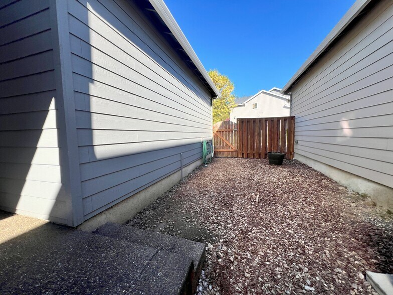 Building Photo - 3075 Flame Tree Ln NW