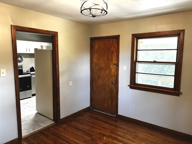 Building Photo - 4106 Woodlawn Pike