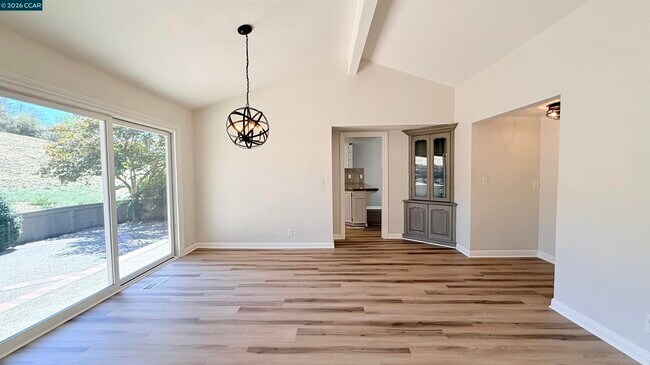 Building Photo - 750 N Paradise Valley Ct