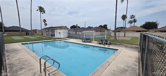Building Photo - 309 N 36th Ln