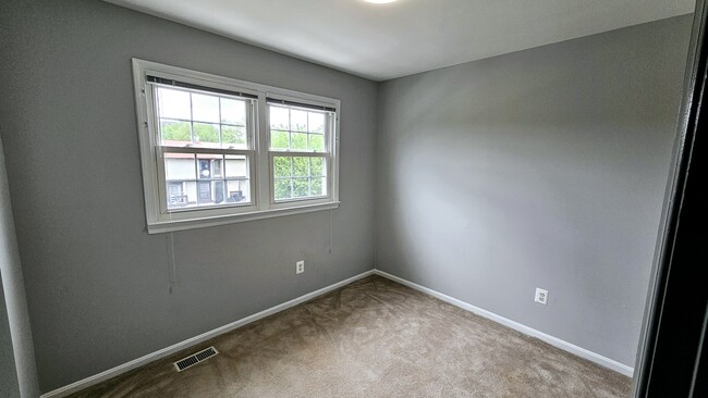 Building Photo - 4502 King Edward Ct