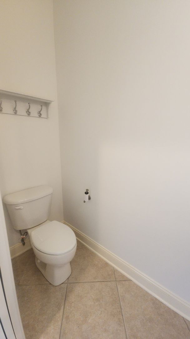 Building Photo - Huge 3 Bed 2.5 bath Home in Palencia- Main Bedroom downstairs plus Upstairs Efficiency