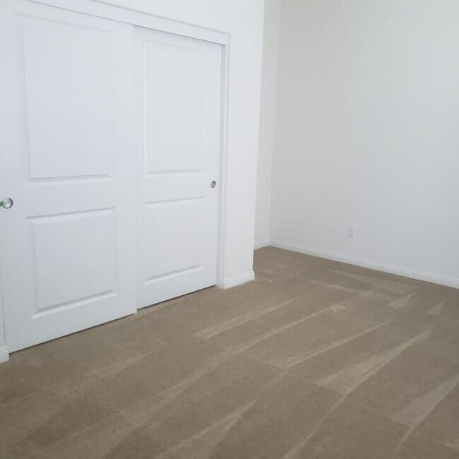 Building Photo - 9803 Buckhorn Peak Dr