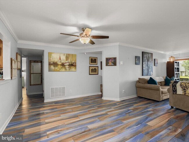 Building Photo - 7024 Channel Village Ct