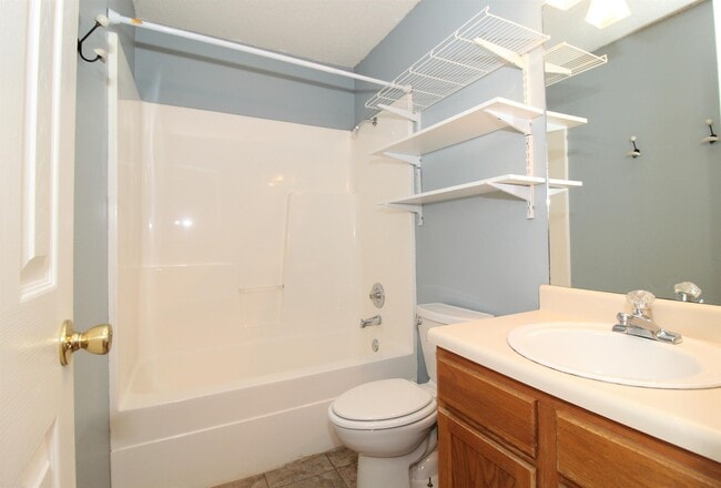Building Photo - 3152 Parkway Dr