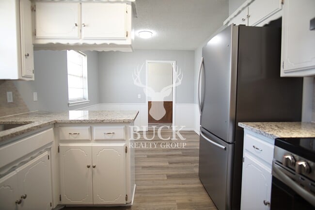 Building Photo - 505 Turtle Creek Dr