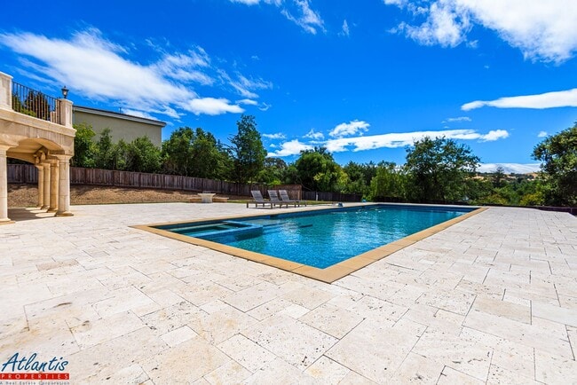 Building Photo - Executive Estate in the Heart of Silicon Valley