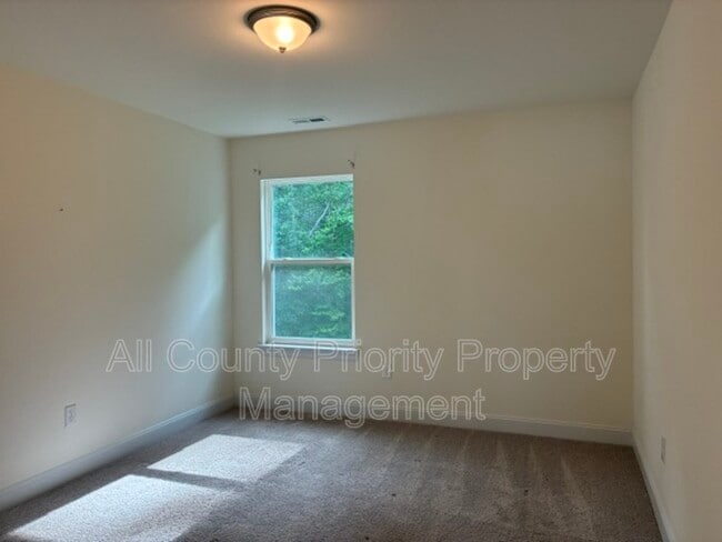 Building Photo - 243 Frd Mdws Dr